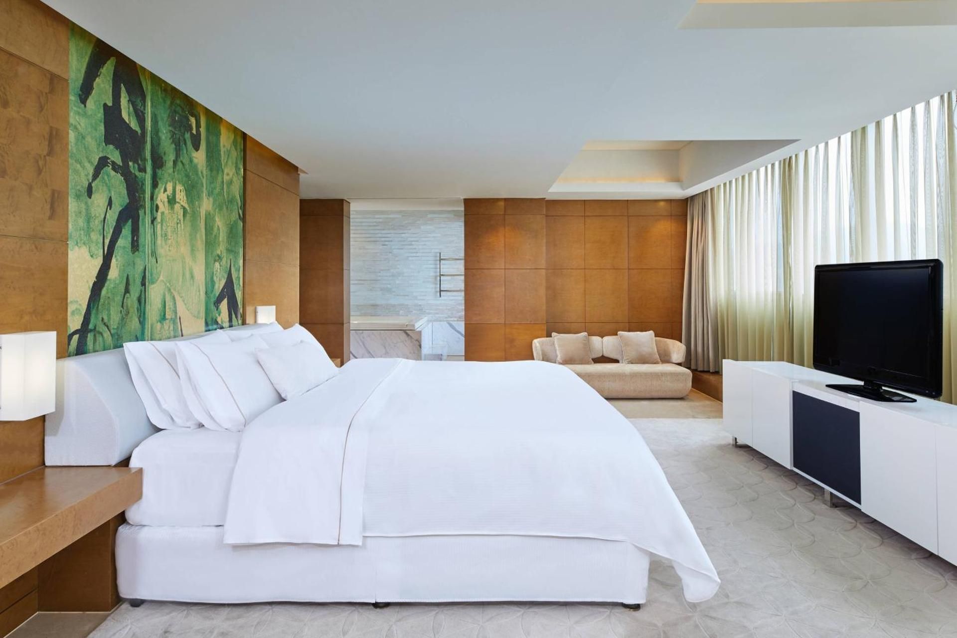 Club lounge access, Guest room, 1 King, City view