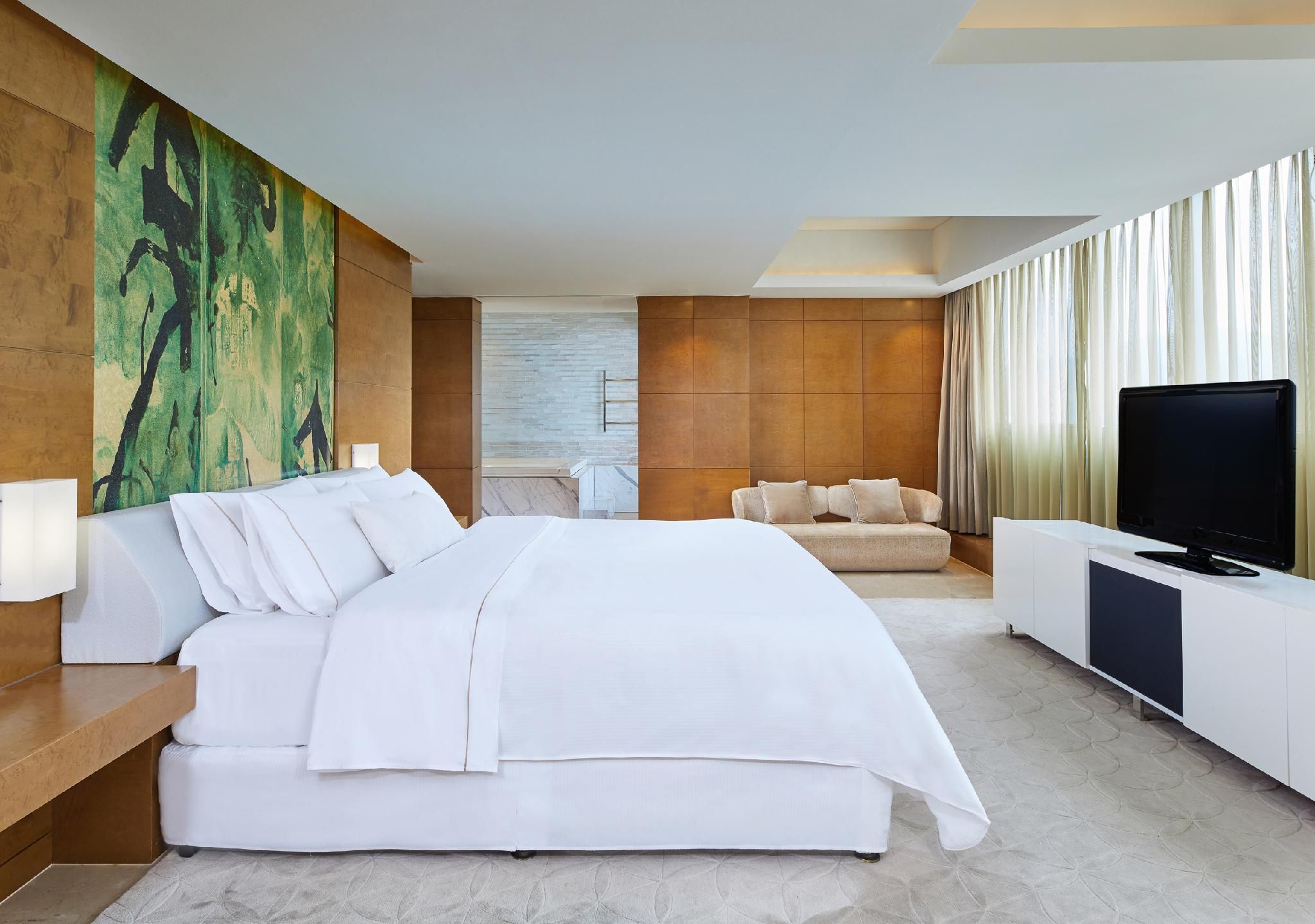 Guest room, 1 King, Theme Park view