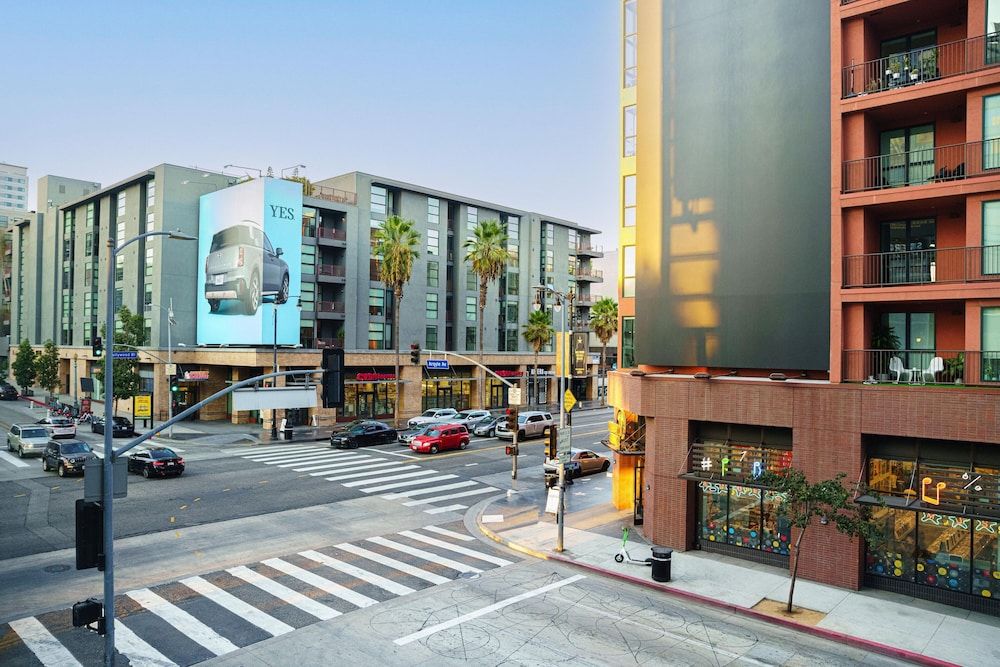 undefined W Hollywood 6