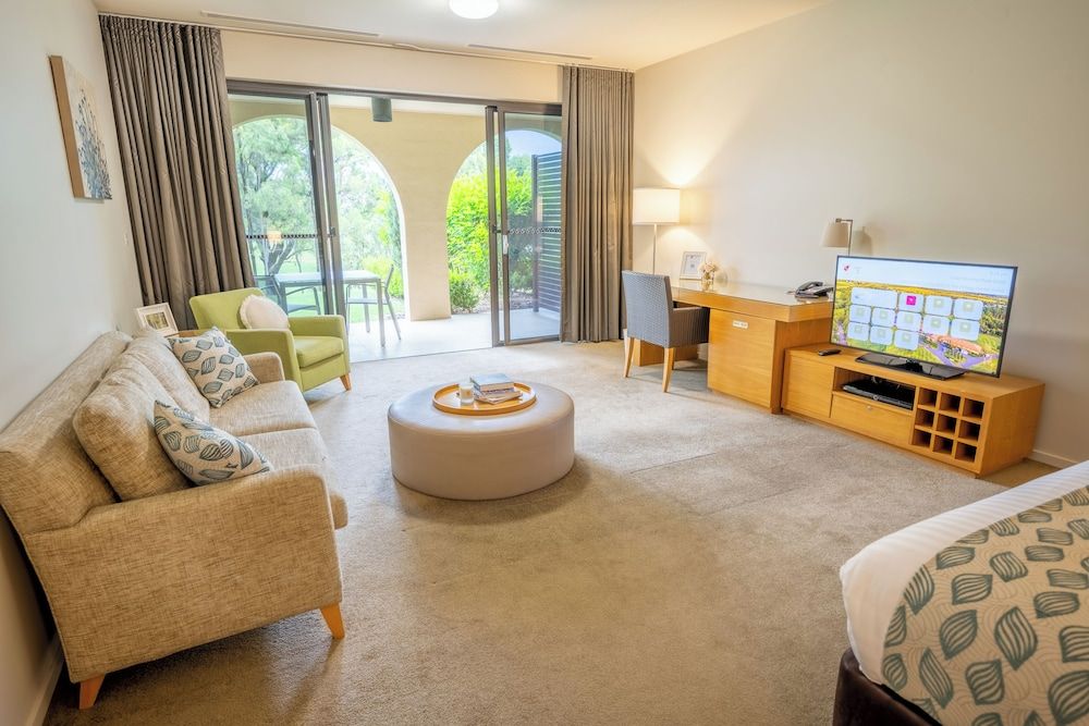 Shower King, Free Parking and WIFI