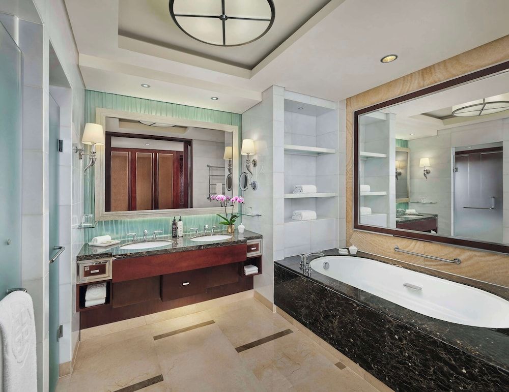 China World Summit Wing, Beijing Executive Room, 2 Twin Beds 9