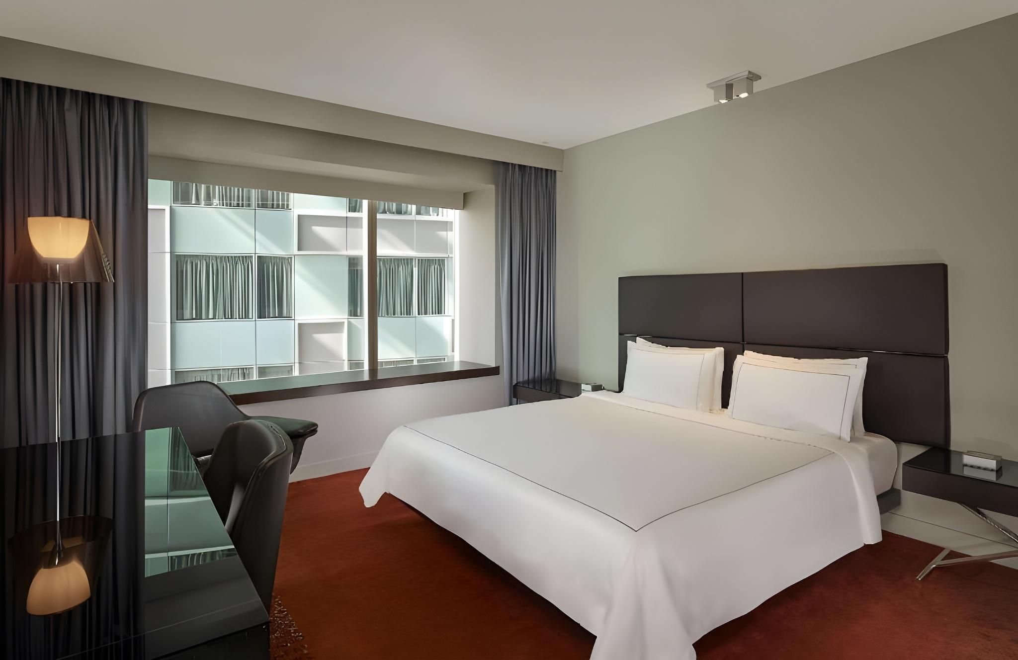 Superior Double Atrium Facing