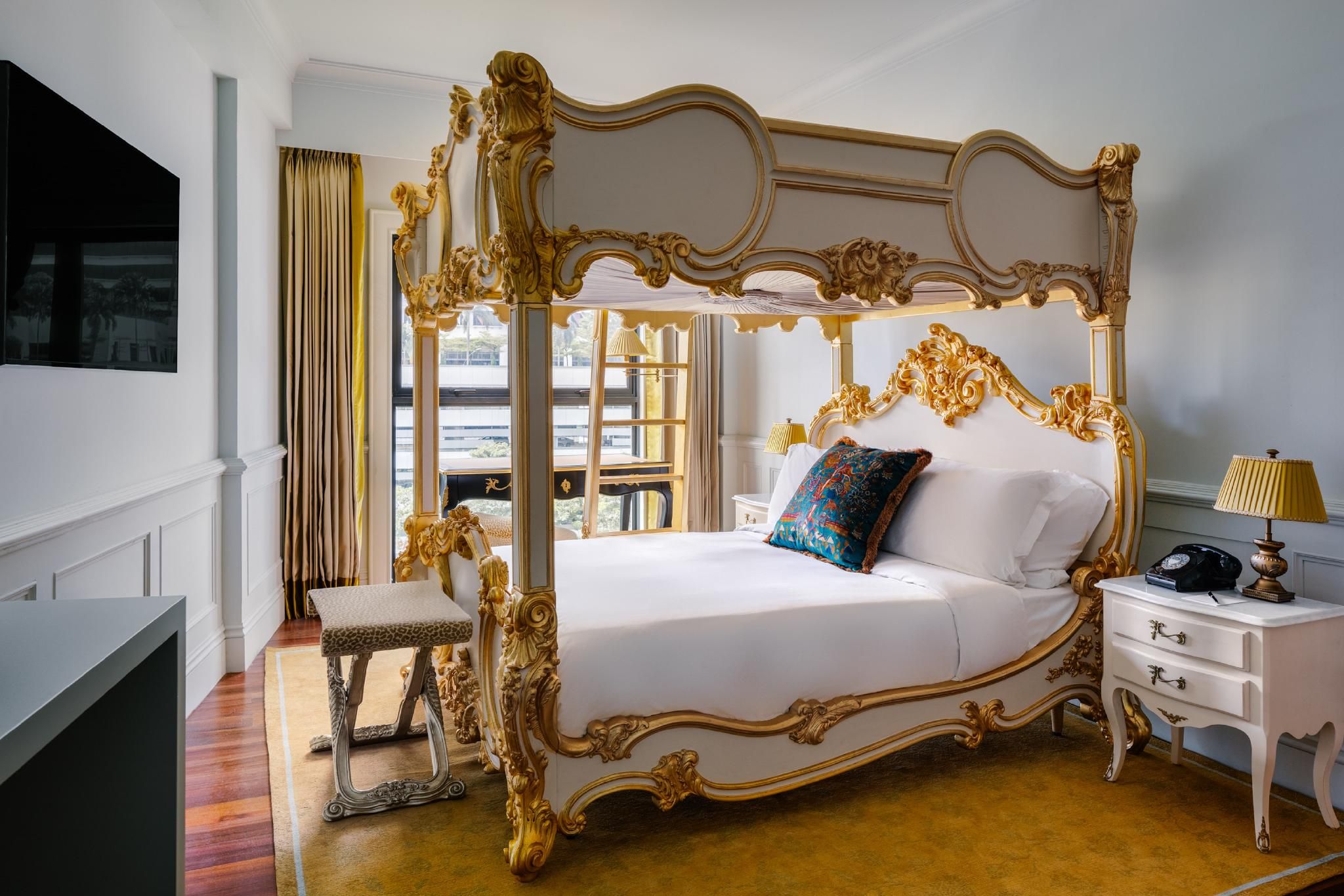 Royal Prince, Club lounge access, Junior Suite, 2 King Super, City view