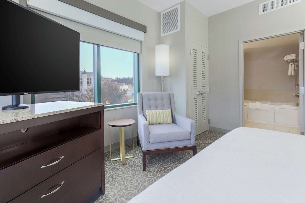 One King Bed, Accessible