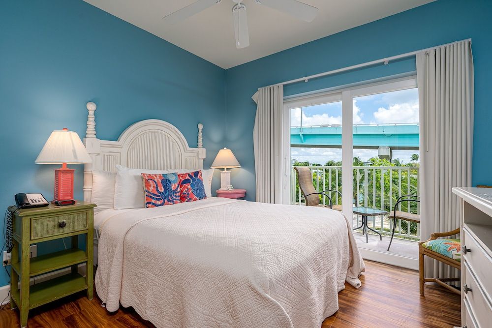 Condo, 2 Bedrooms 1 Bath, City View (unit 318)