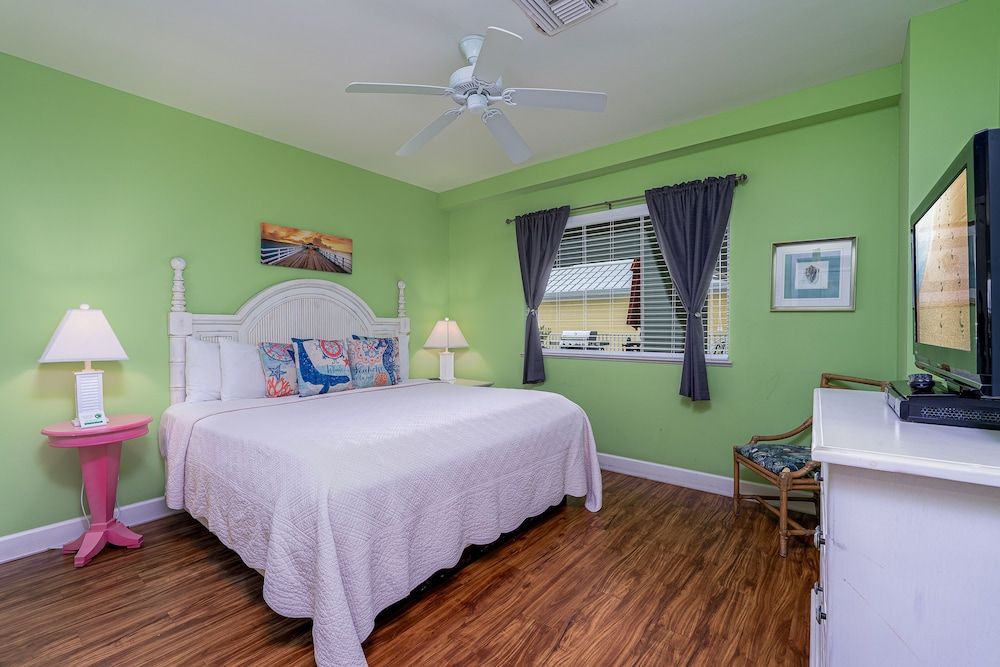Deluxe Condo, 1 King Bed with Sofa bed, Partial Ocean View (unit 307)