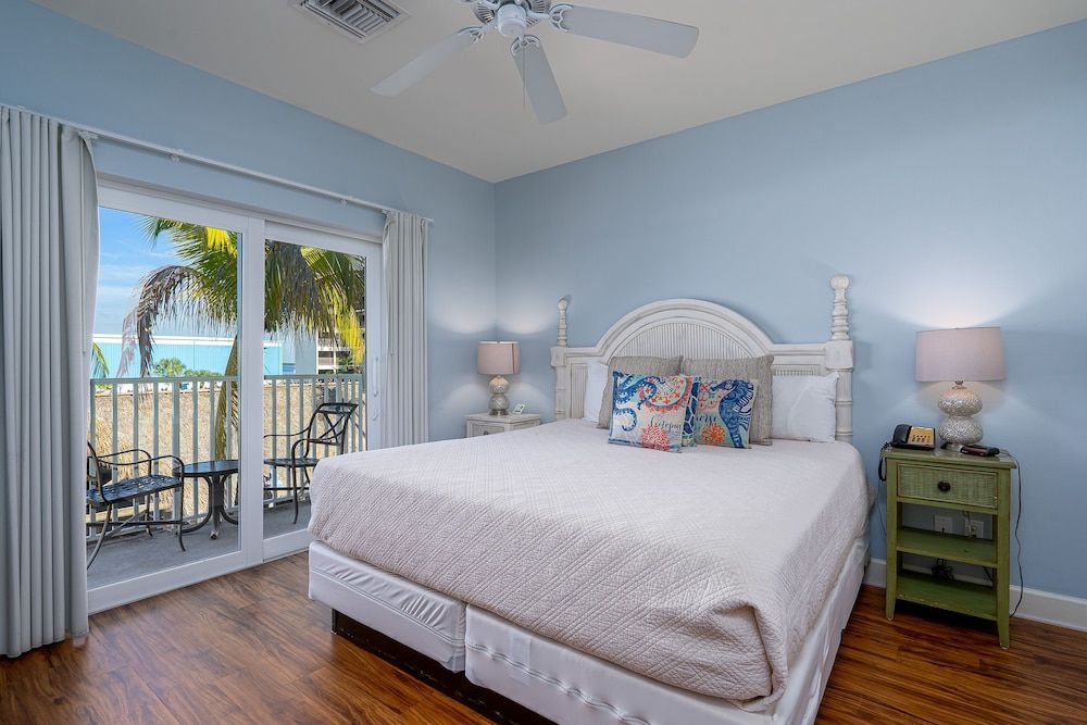 Premier Condo, 2 Bedrooms, 2 Bathrooms, City View (unit 303)
