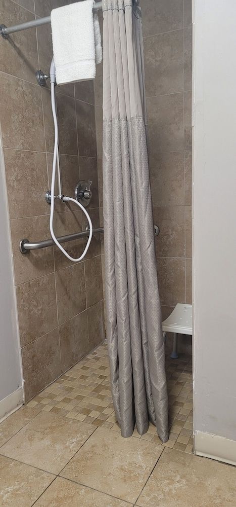 Studio 6 Atlanta, GA - Chamblee Standard Room, 1 Queen Bed, Accessible, Smoking 6