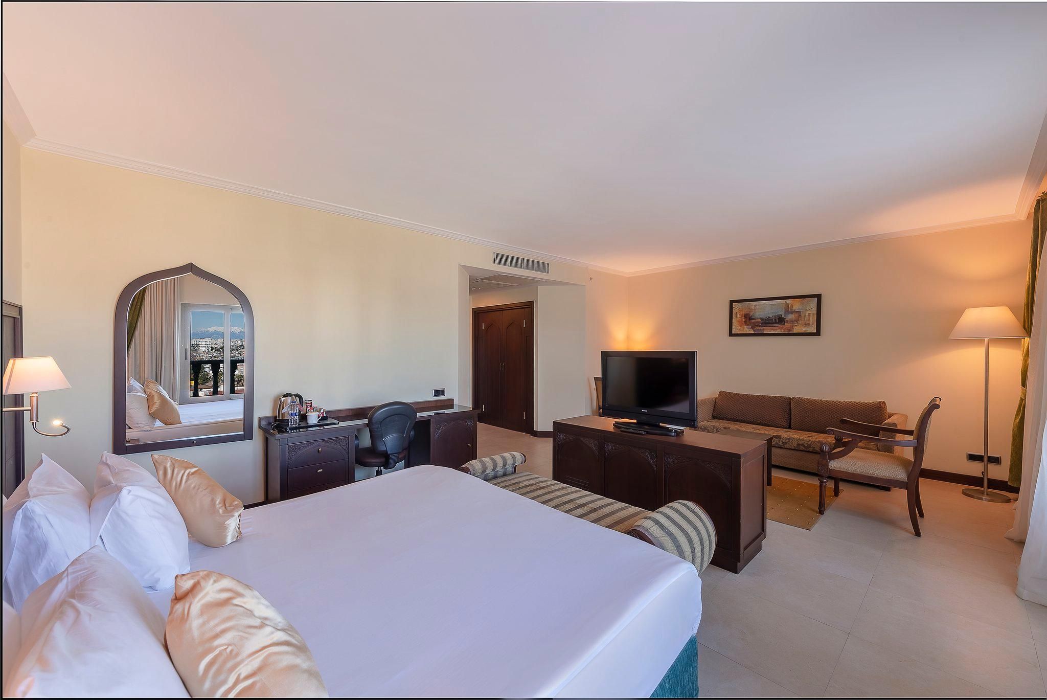 1 King Junior Suite Sea Front