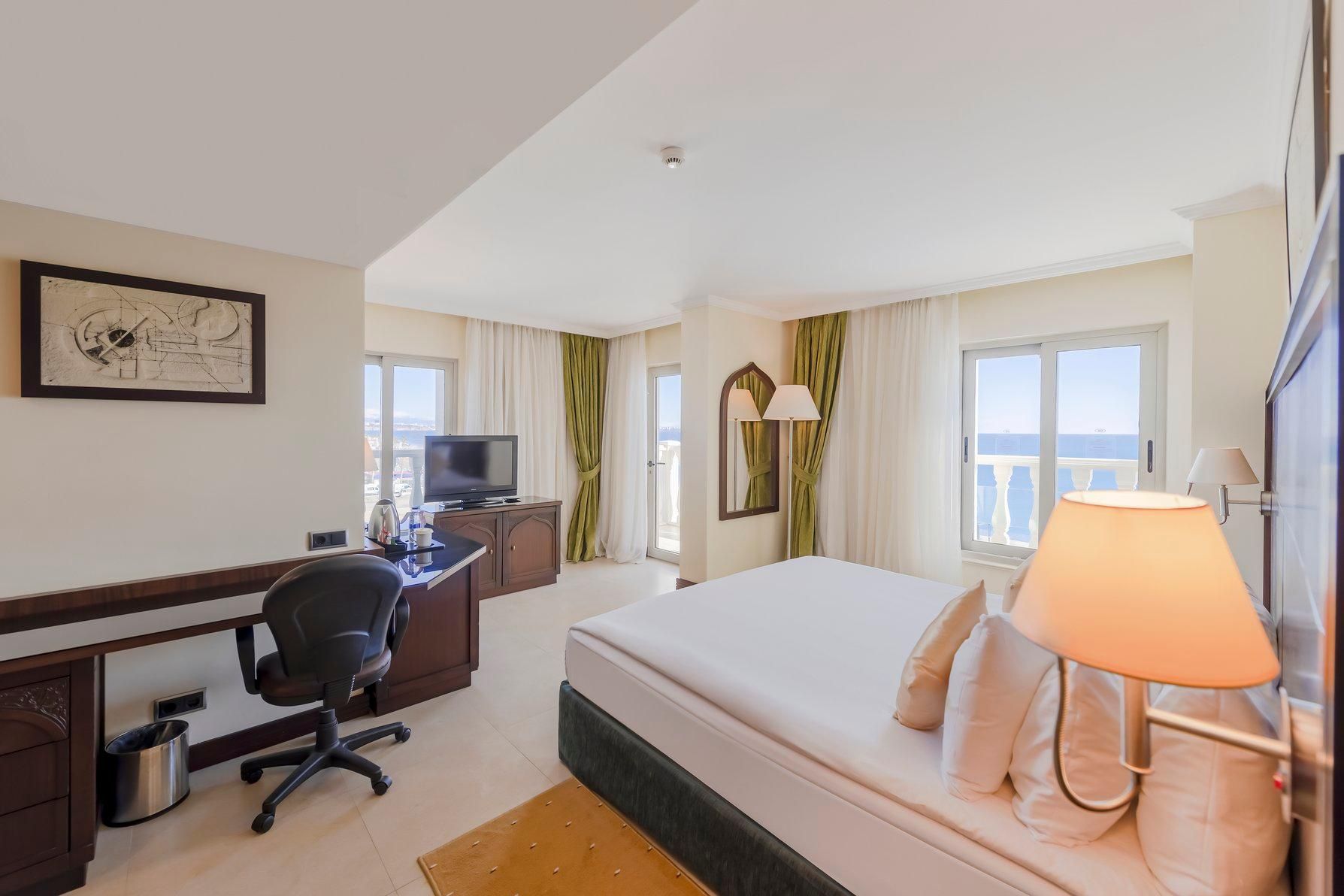 1 Bedroom Suite Sea Front Smoking