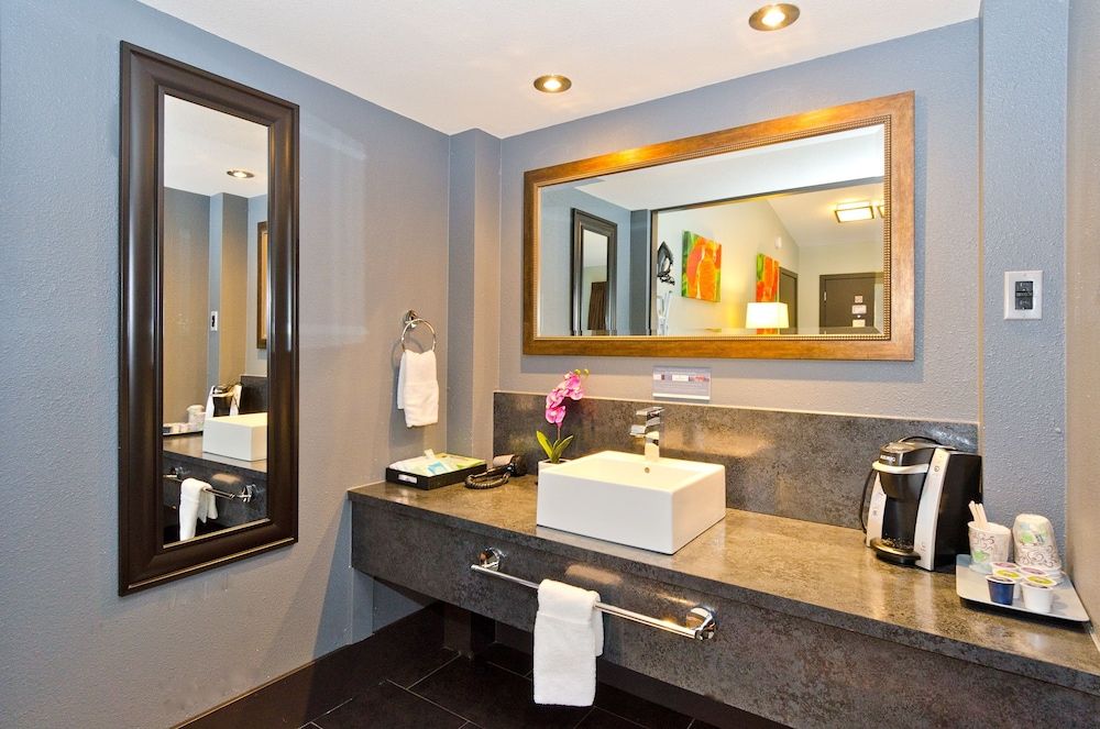 Centro Motel Deluxe Room, 1 Queen Bed 9