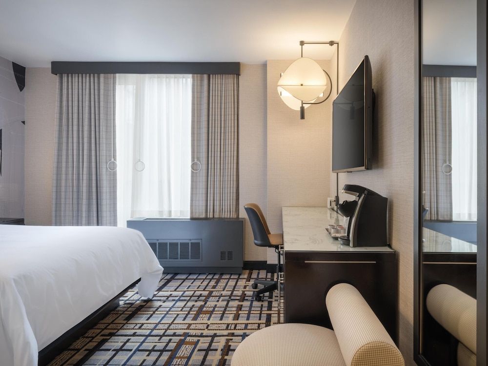 Hilton New York Fashion District Accessible queen bed room 2