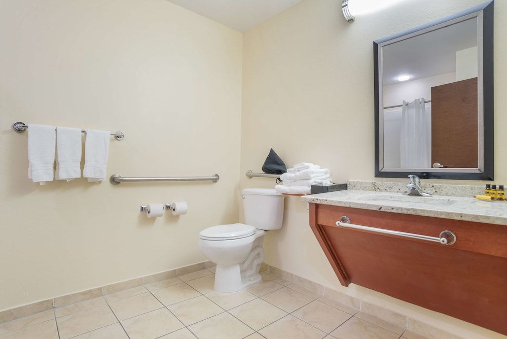 Best Western Plus Flowood Inn & Suites Suite, 1 King Bed, Accessible, Refrigerator & Microwave (with Sofabed) 3