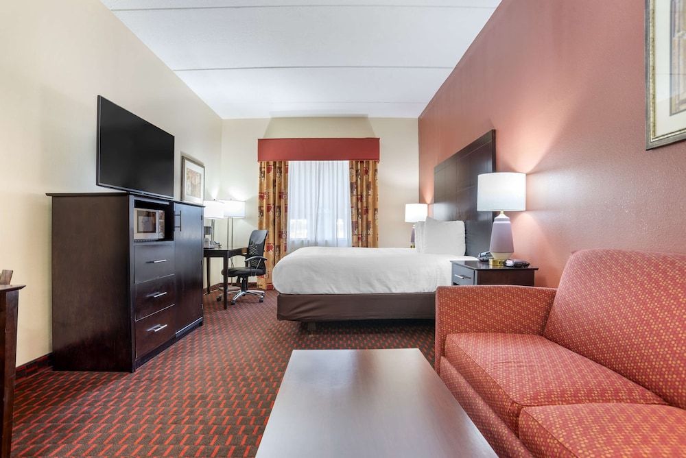 Best Western Plus Flowood Inn & Suites Suite, 1 King Bed, Accessible, Refrigerator & Microwave (with Sofabed) 2