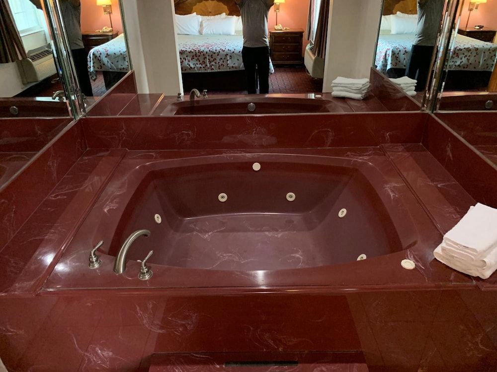 Baymont by Wyndham Texas City Deluxe Suite, 1 King Bed, Non Smoking 5