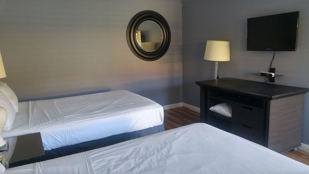 Room, 2 Queen Beds, Non Smoking