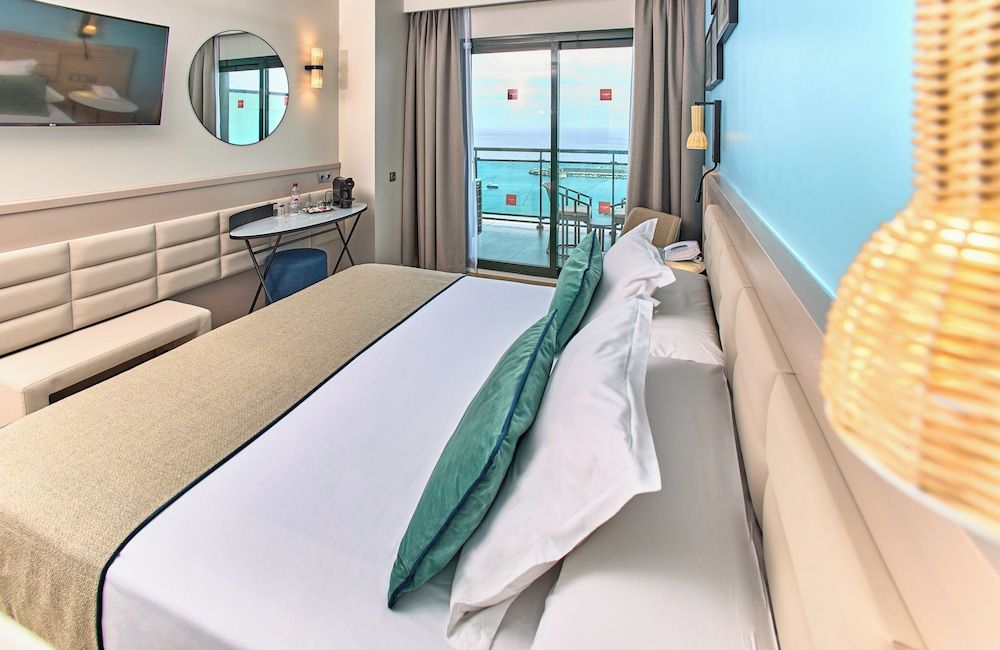 Leonardo Hotel Fuengirola Costa del Sol Deluxe Room 8