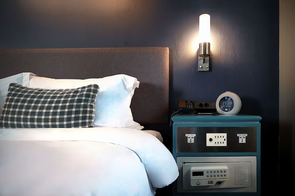 Imperial Palace Boutique Hotel, Itaewon Superior Double Room 4