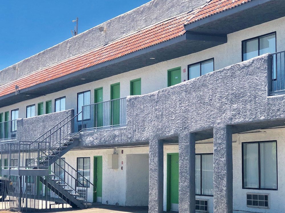 undefined Siegel Slots and Suites 6