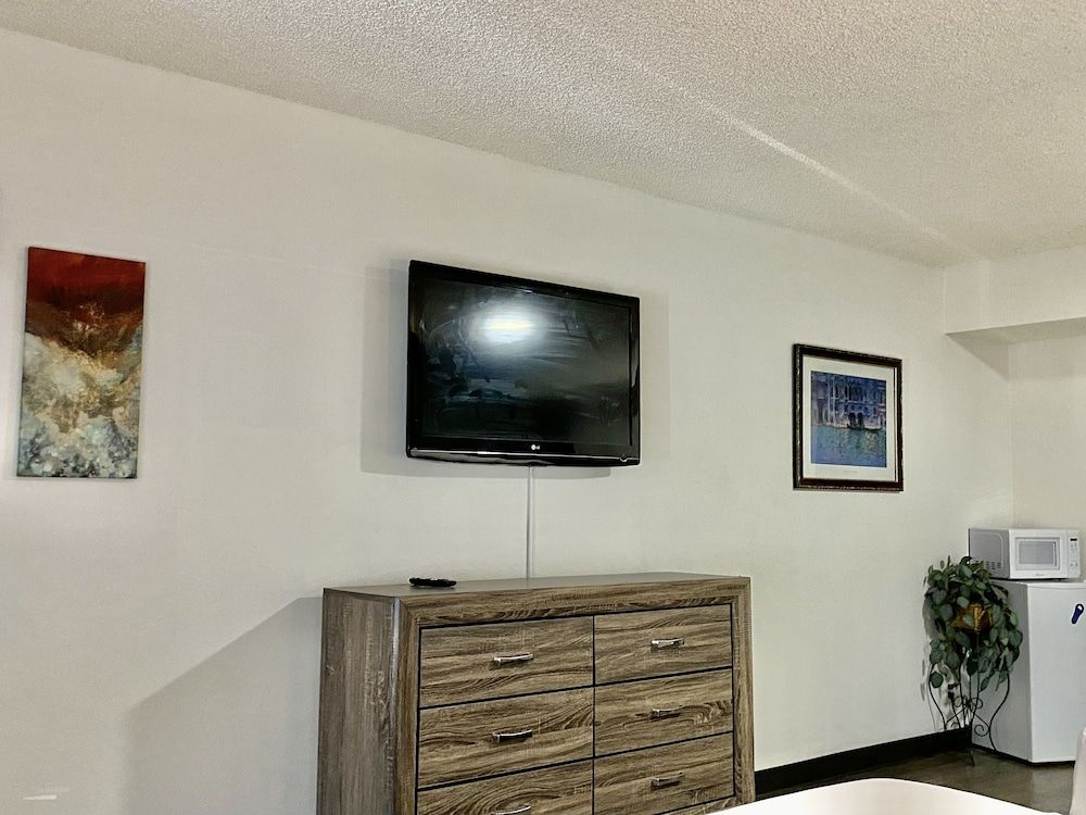 undefined Siegel Slots and Suites 9