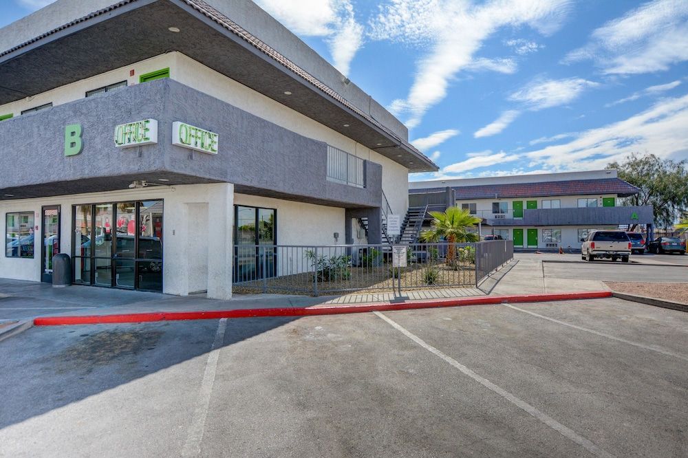 undefined Siegel Slots and Suites 3