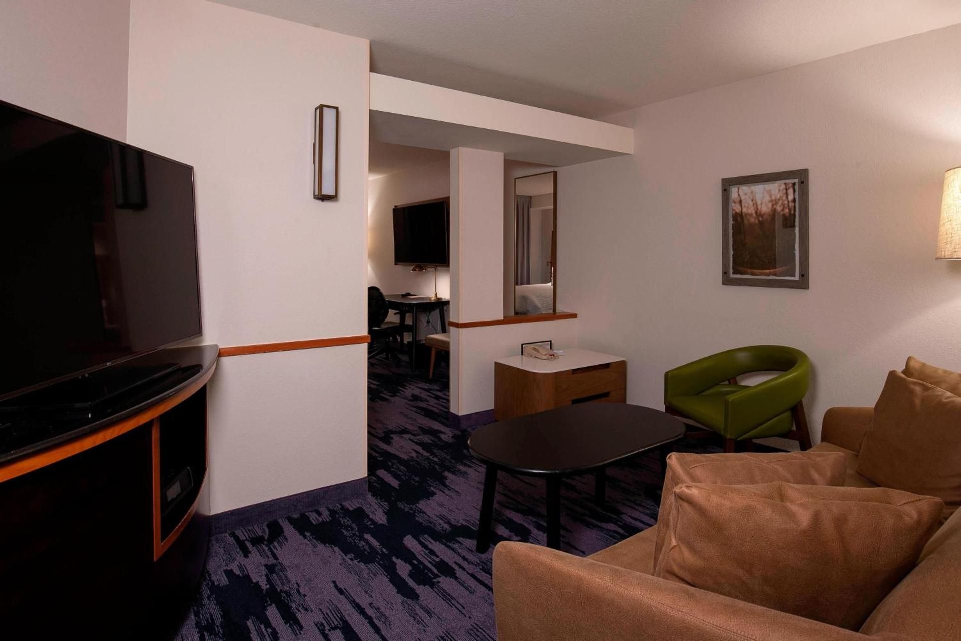 Fairfield Inn & Suites by Marriott Venice King Studio with Sofa Bed and Adapted Tub - Mobility and Hearing Accessible 3