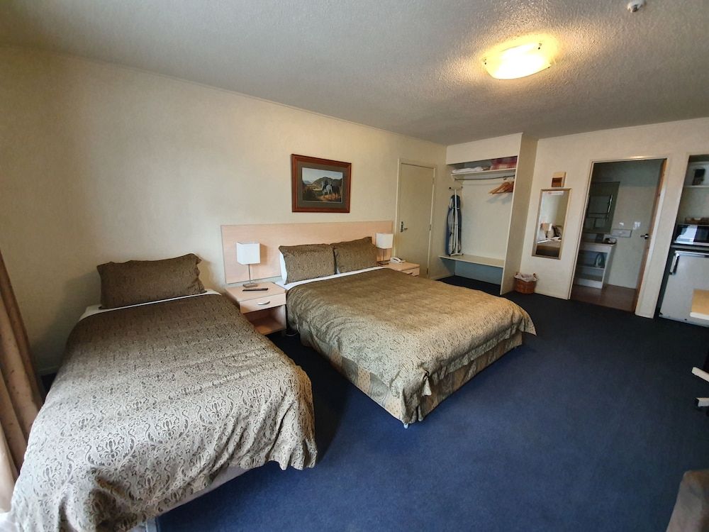 Abbots Hamilton - Hotel and Conference Centre Superior Twin Room, Multiple Beds, Accessible, Jetted Tub 5