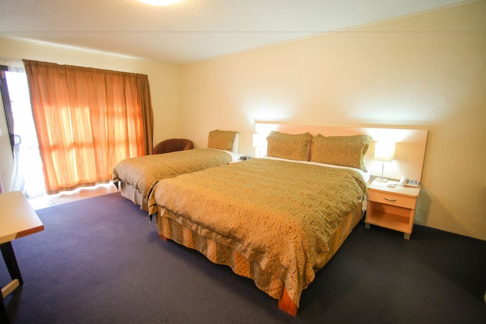 Abbots Hamilton - Hotel and Conference Centre Superior Twin Room, Multiple Beds, Accessible, Jetted Tub