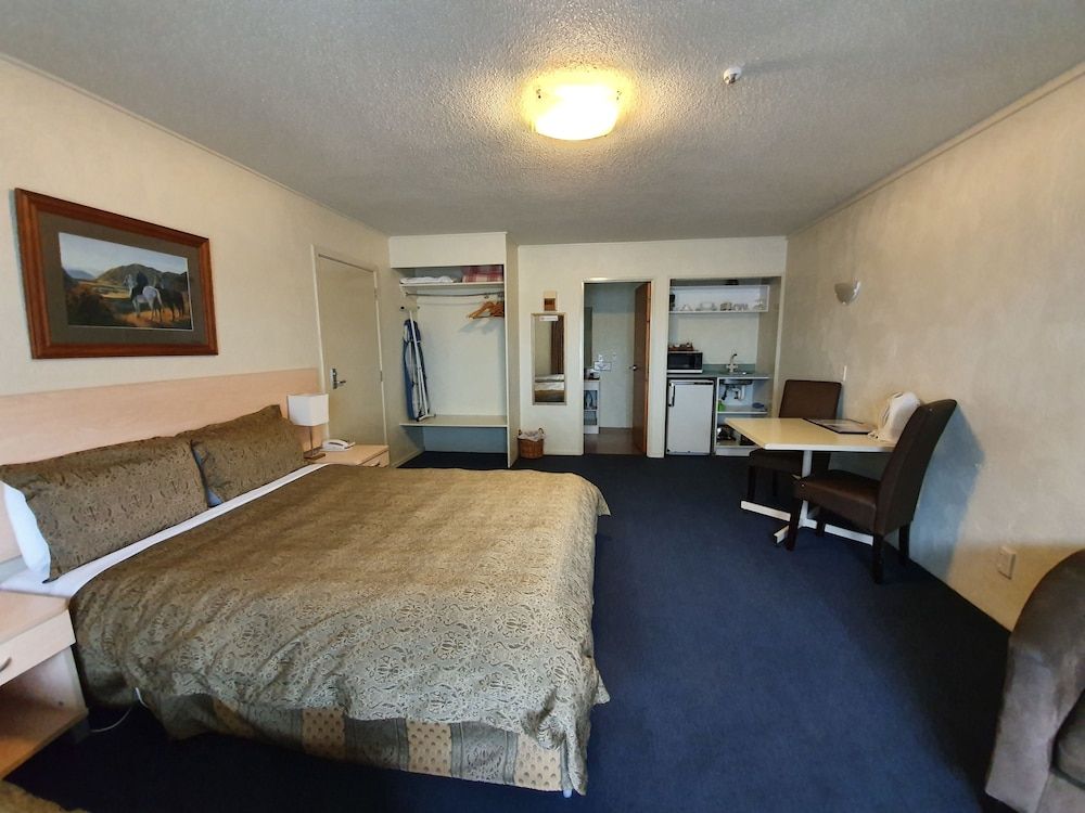 Abbots Hamilton - Hotel and Conference Centre Superior Twin Room, Multiple Beds, Accessible, Jetted Tub 4