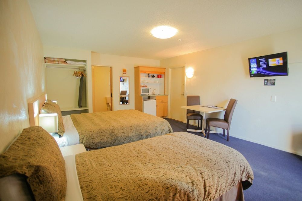 Abbots Hamilton - Hotel and Conference Centre Superior Twin Room, Multiple Beds, Accessible, Jetted Tub 3