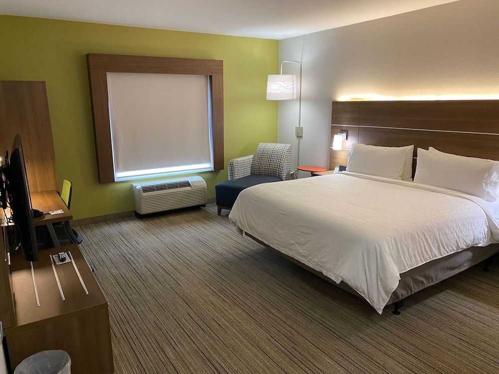 Standard Room, 1 King Bed, Accessible (Accessible Tub)