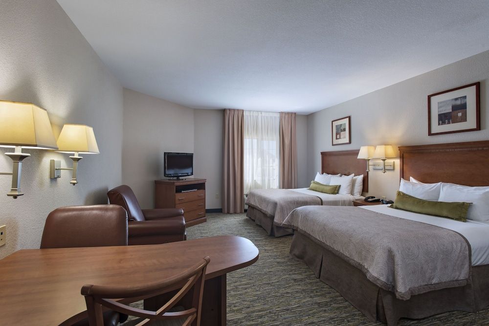 Studio Suite, 2 Double Beds (Roll-In Shower)