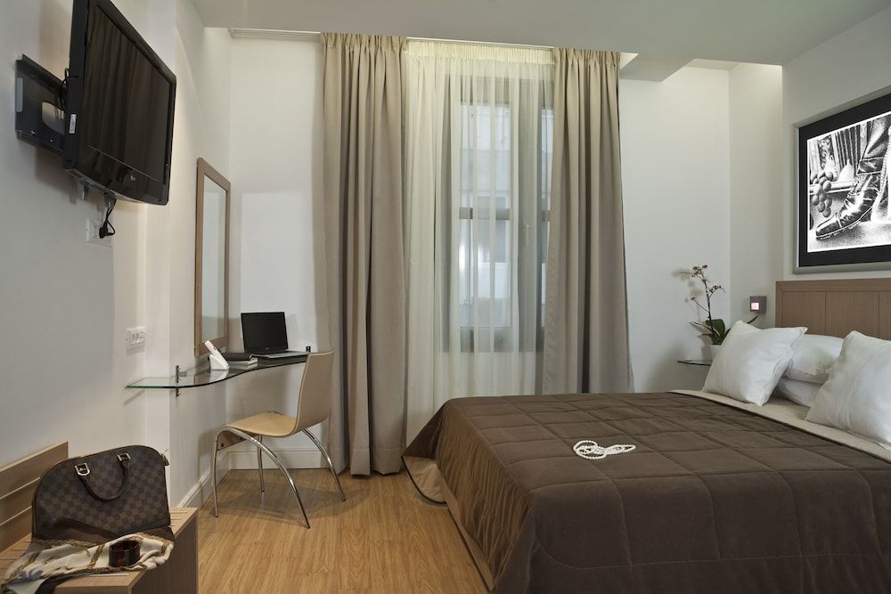 Chic Hotel Double Room 11