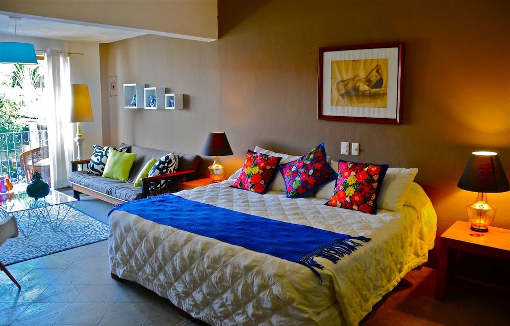 Suite, 1 King Bed with Sofa bed