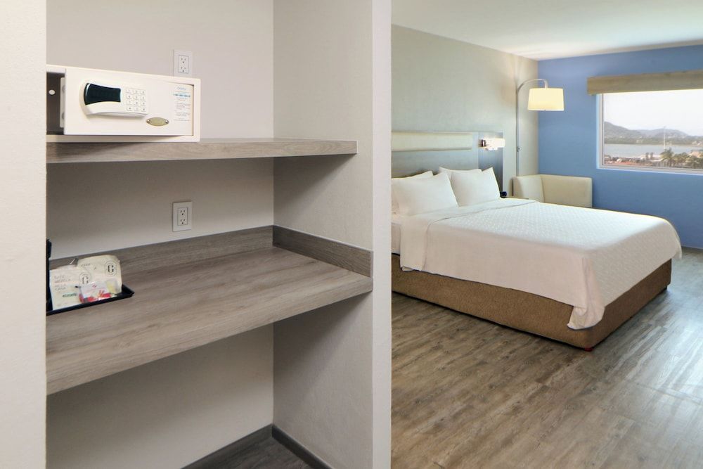 Standard Room, 1 King Bed (Minifridge)