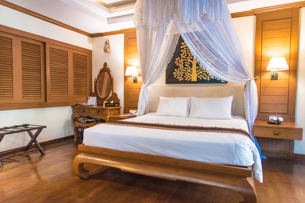 Deluxe Room, 1 King Bed, Pool Access (Lanna)