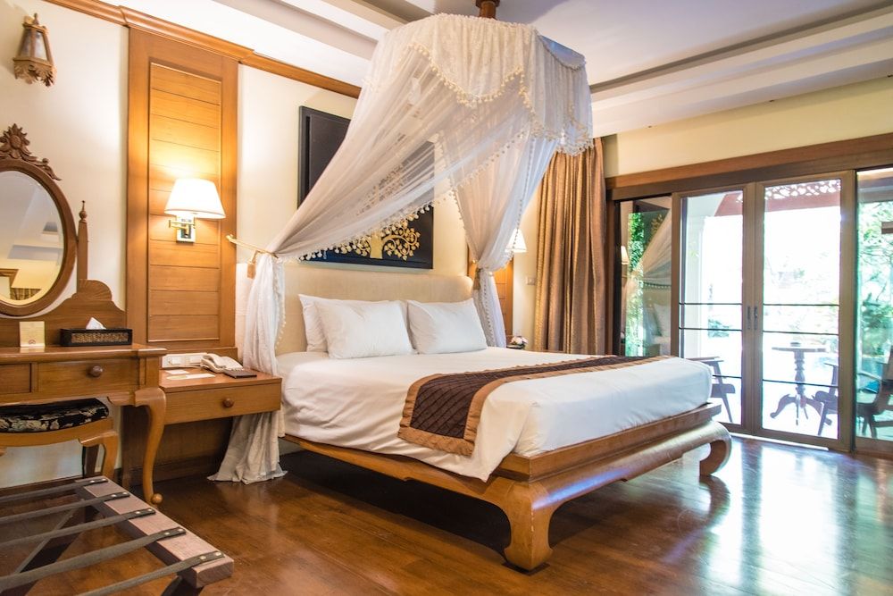 Deluxe Room, 1 King Bed, Pool Access (Lanna)