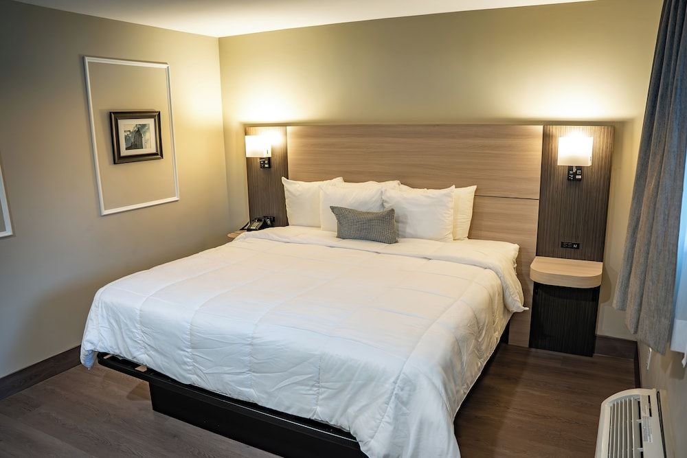 Whitman Motor Lodge Standard Room, 1 King Bed 2