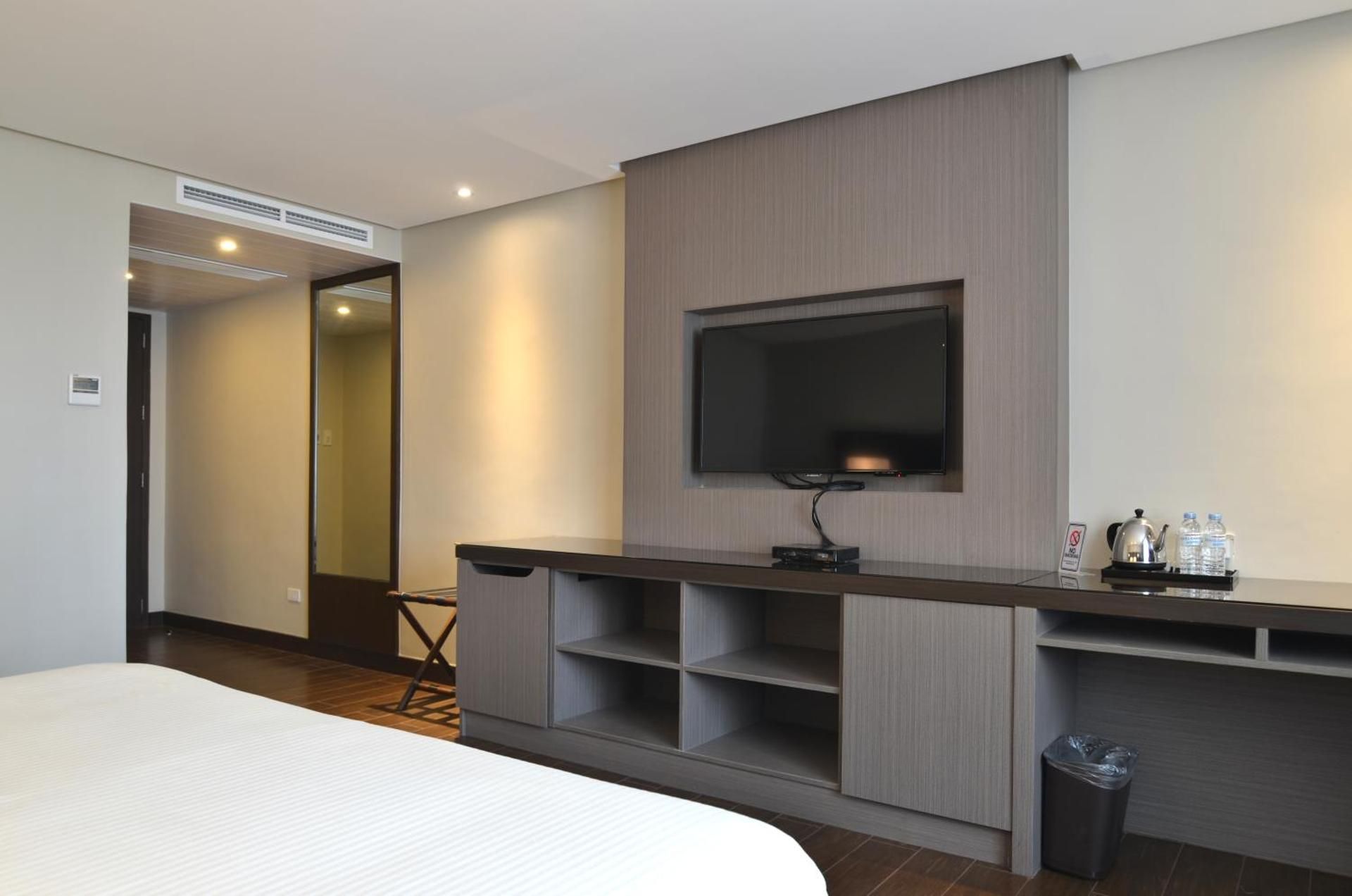 undefined Pearl Garden Hotel 5