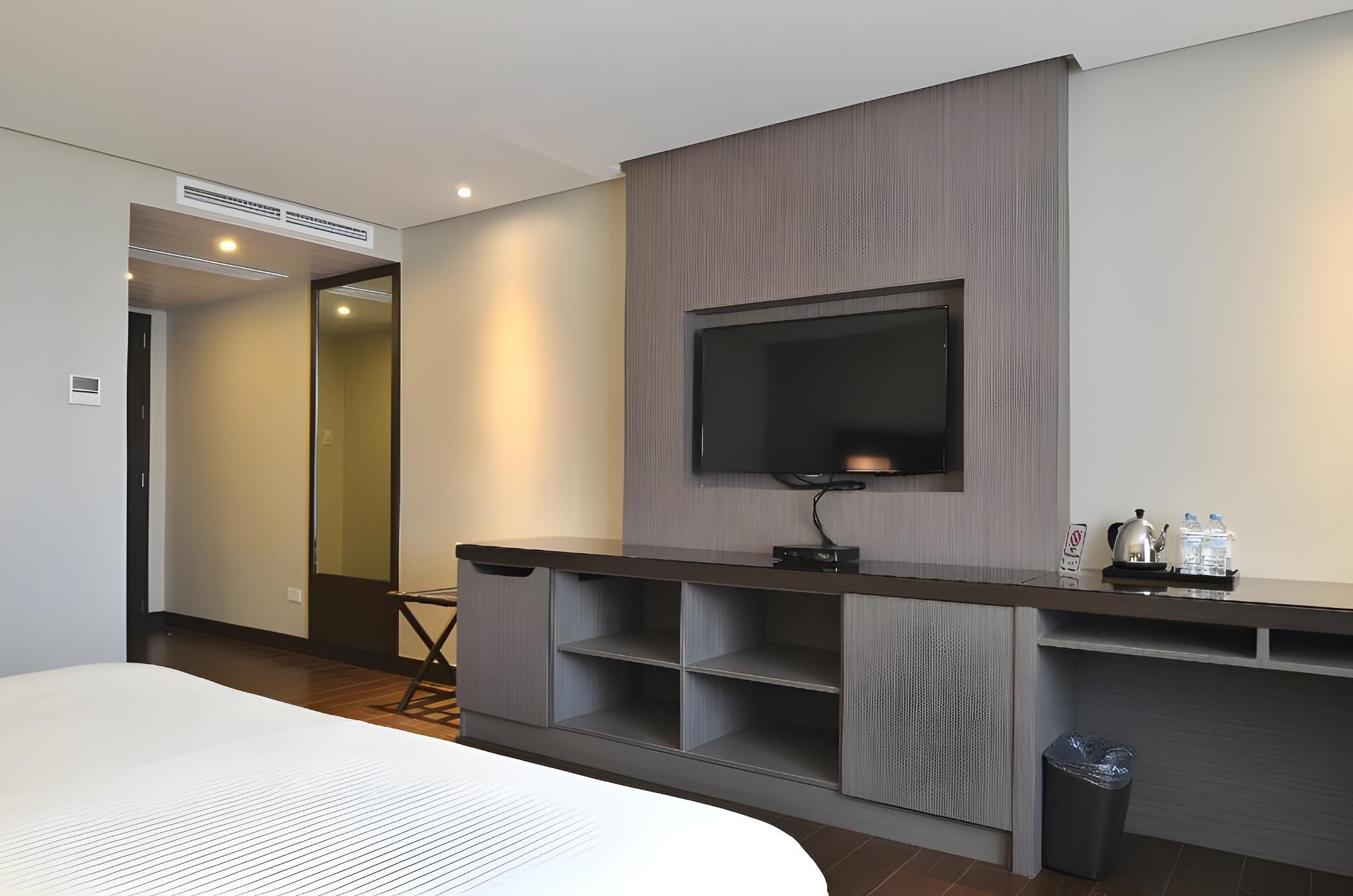 undefined Pearl Garden Hotel 5