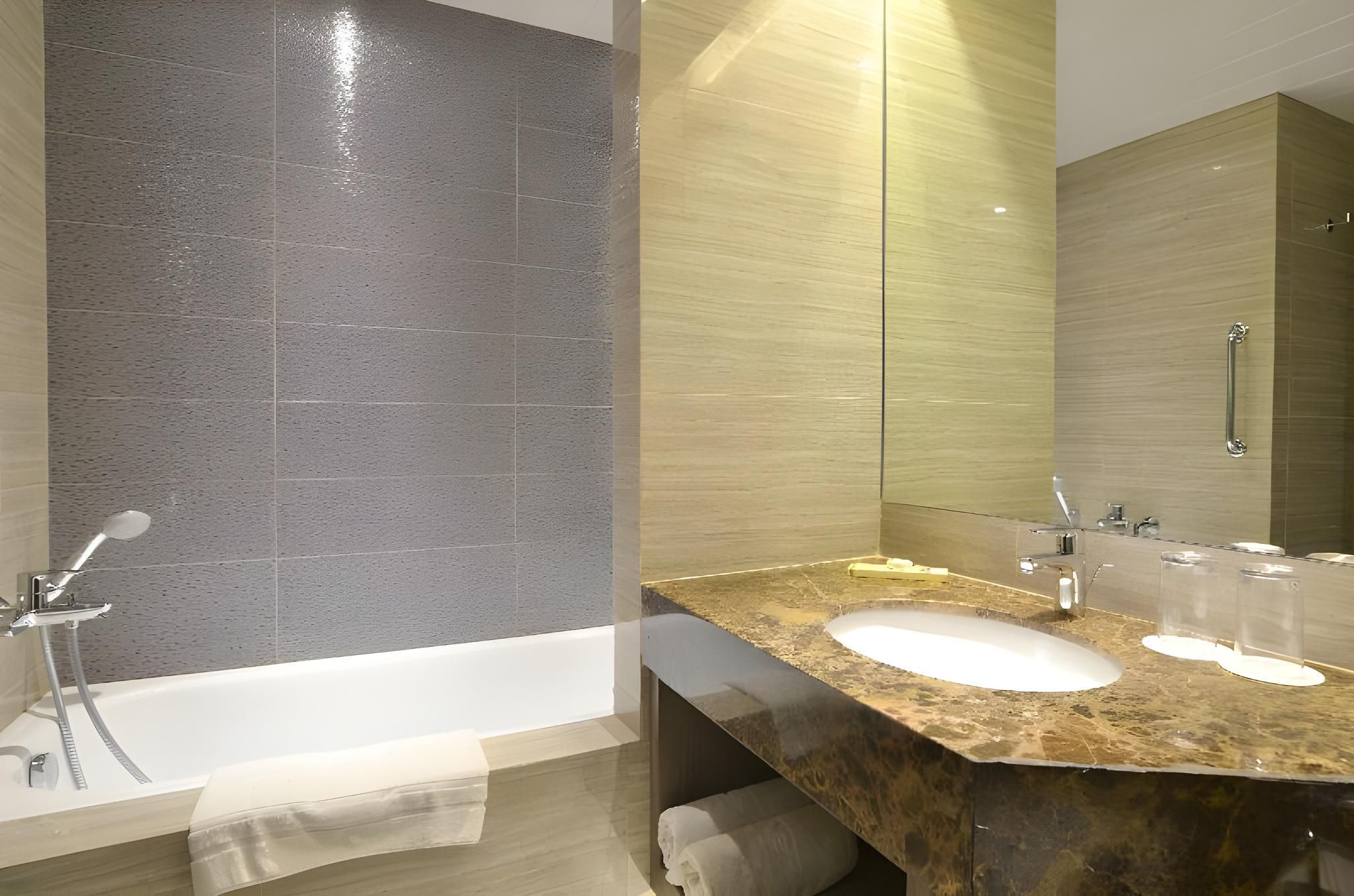 undefined Pearl Garden Hotel 6