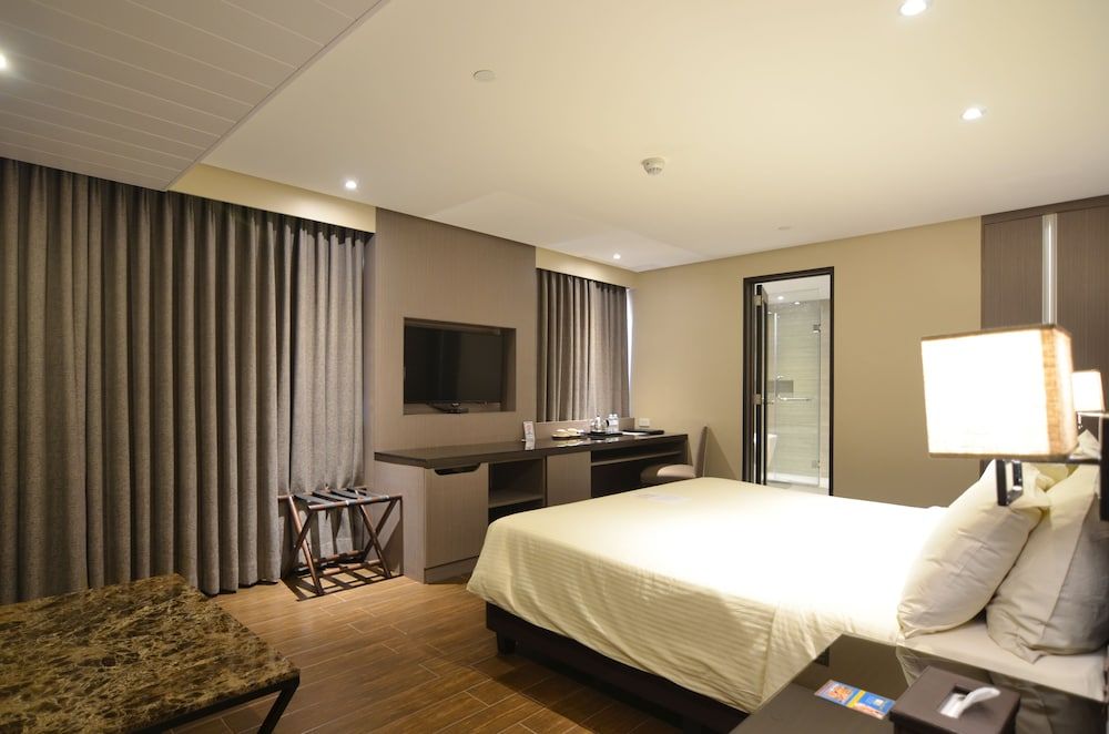 undefined Pearl Garden Hotel