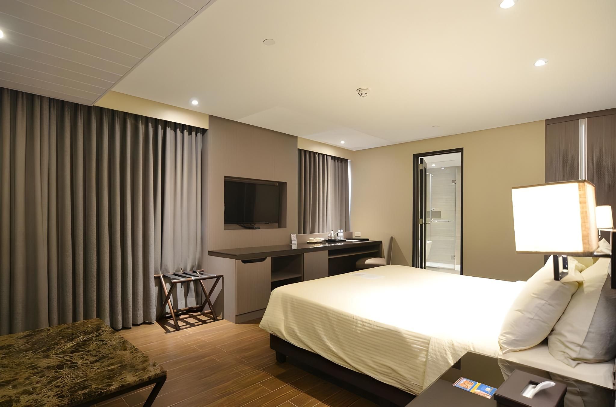 undefined Pearl Garden Hotel 8