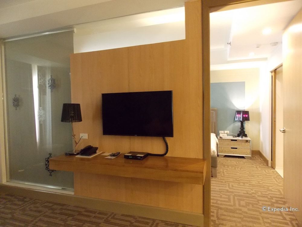 L'Fisher Hotel Executive Suite, 1 Bedroom 10