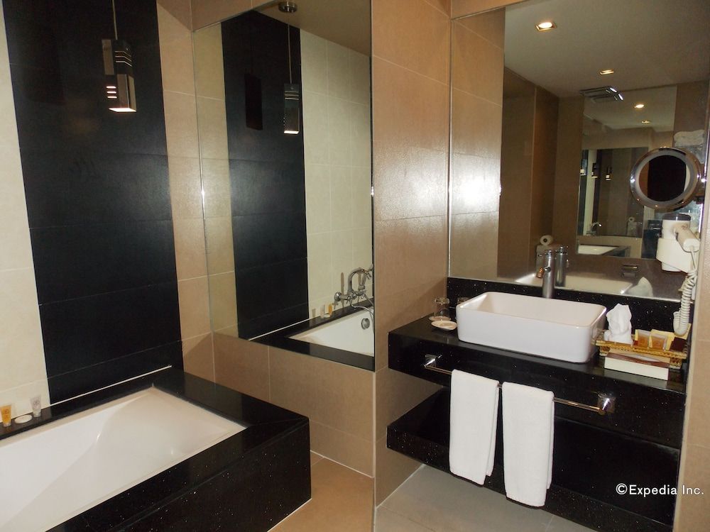 L'Fisher Hotel Executive Suite, 1 Bedroom 6