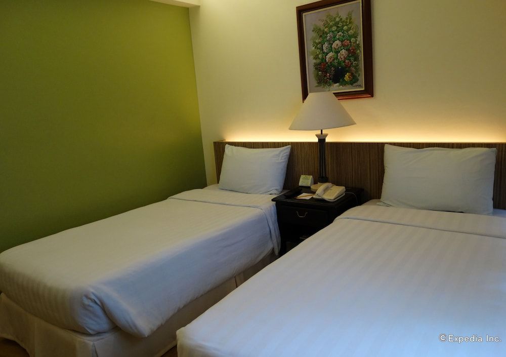 Hotel Fleuris Palawan Deluxe Room 2