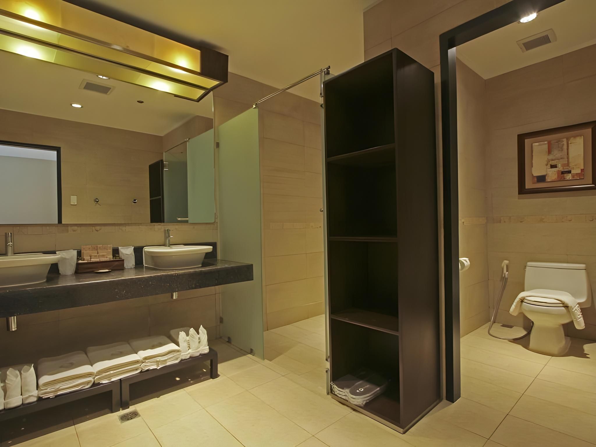 Family Suite with Pool Access