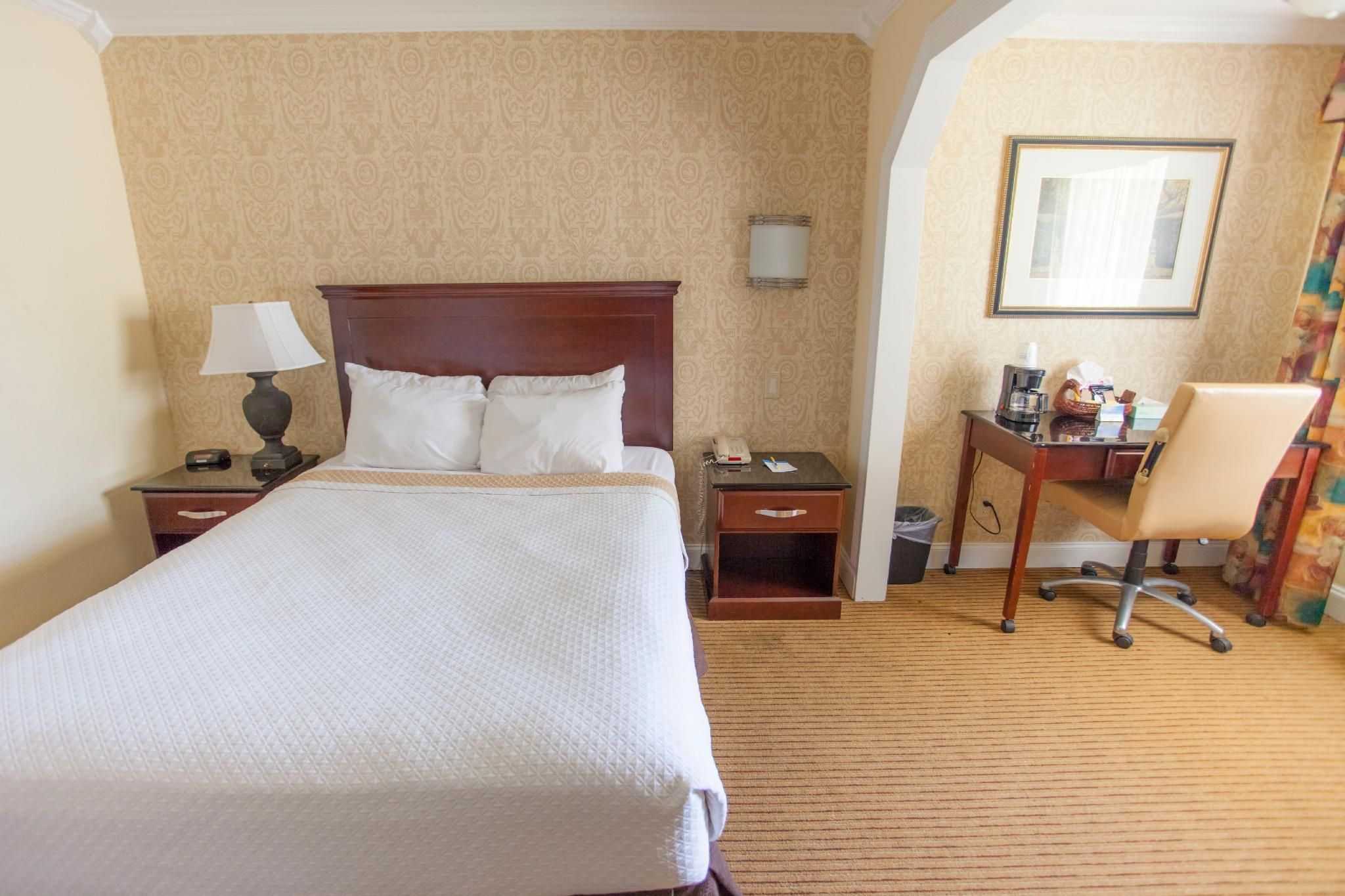 1 Queen Bed, Mobility Accessible Room, Bathtub with Grab Bars, Non-Smoking