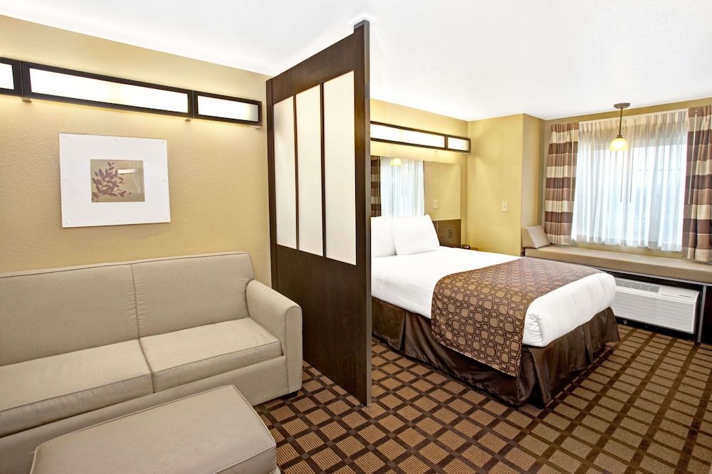 Studio Suite, 1 Queen Bed, Accessible, Non Smoking (Mobility)
