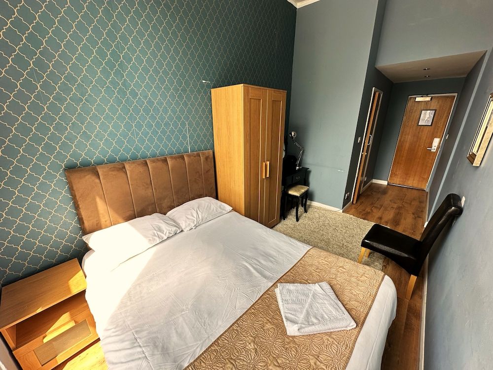 Somerset Hotel Baker Street London Standard Double Room, 1 Double Bed 5